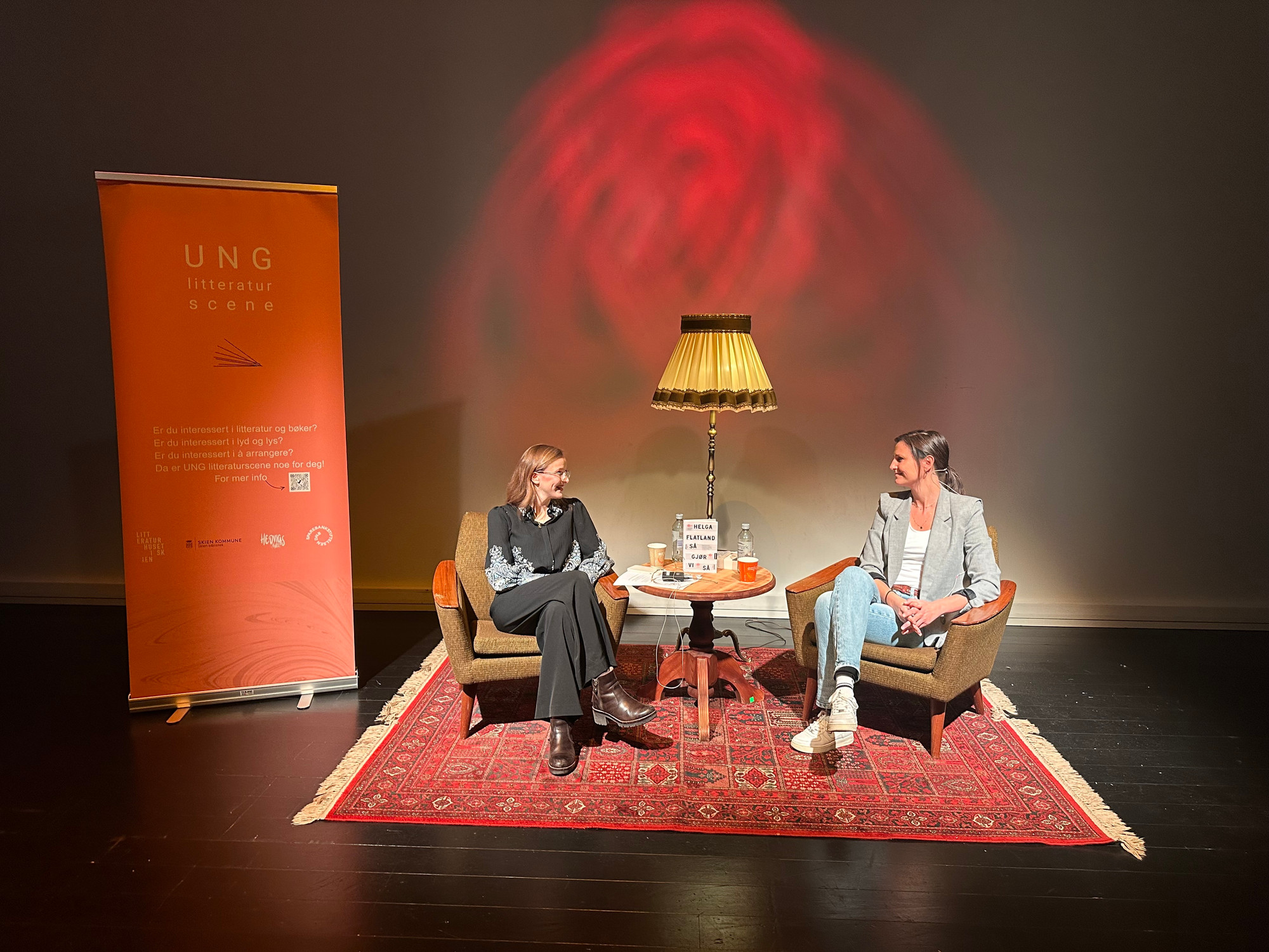 UNG litteraturscene. Berit Marie Stokkeland i samtale med Helga Flatland på Skien videregående.